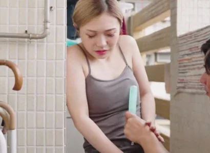 Anh rể giúp em dâu sinh con