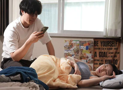 Gã này khao khát nhìn người yêu ngoại tình