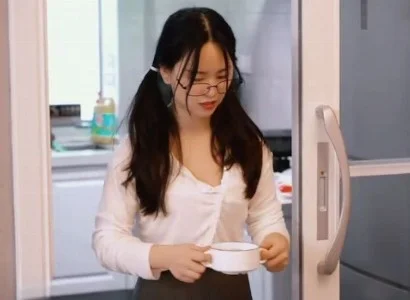 Cô gái bị cha dượng sàm sỡ